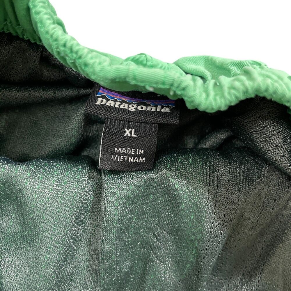 Patagonia XL Boy's Green Swim Shorts‎ Pockets 100% Nylon Lined - Picture 3 of 5